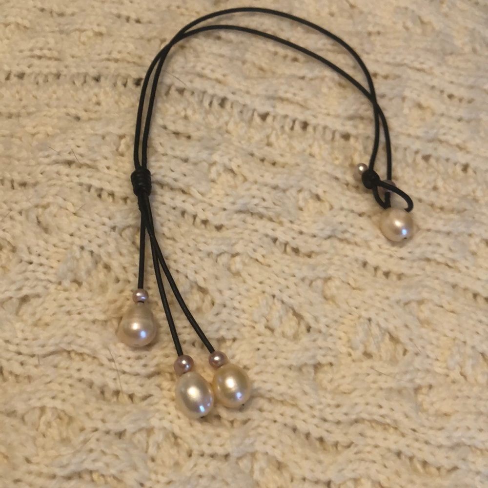 Authentic pearl and leather cord necklace